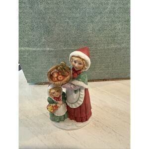 Homco Mother and Daughter With Baskets Christmas Figurine 5554 Label Taiwan 5"